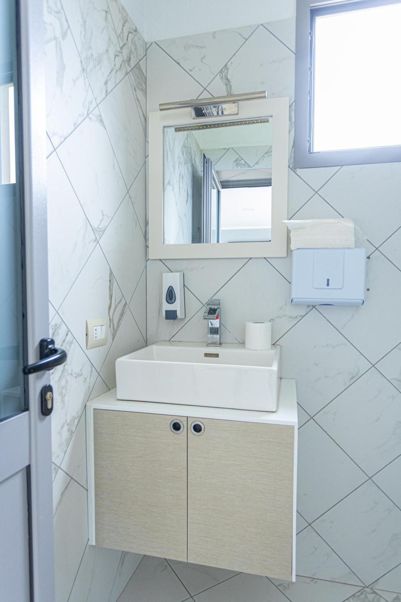 Hotel Olti Vlorë Εξωτερικό φωτογραφία